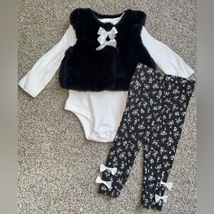 NWOT Nicole Miller Ivory 6-9M Set